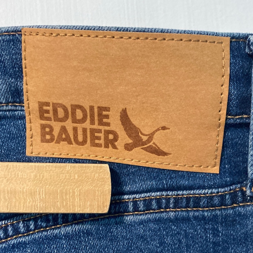 NWT 32 x 34 Eddie Bauer Men's Dark Blue Relaxed Fit Jeans - Picture 4 of 6